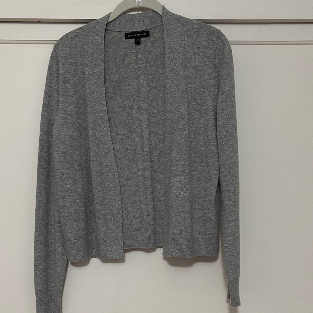 Banana Republic Gray Women's Sweater. Size M